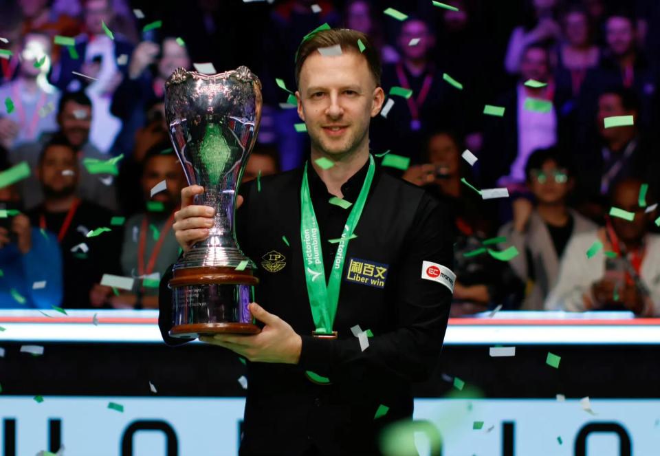 在球迷翘首 在球迷翘首