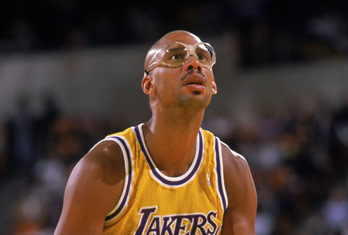 用两手拍球 用两手拍球